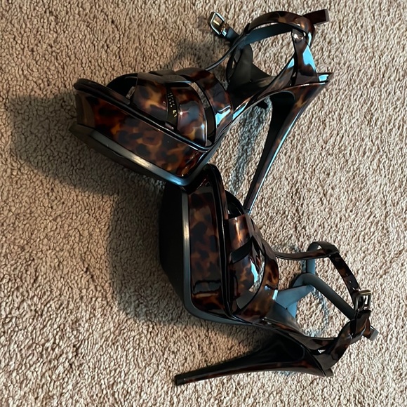 Saint Lauren tribute - Picture 2 of 8